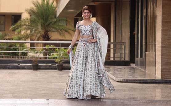 सोनम की शादी में रेखा का अंदाज, बच्चों संग खिंचाई फोटो