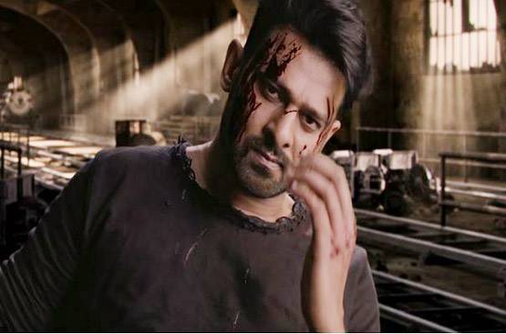 सुपरबाइक पर बैठे प्रभास का डैशिंग लुक, 'साहो' के सेट से फोटो लीक