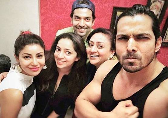 'पलटन' के डायरेक्टर जेपी दत्ता की बेटी को डेट कर रहा ये एक्टर?