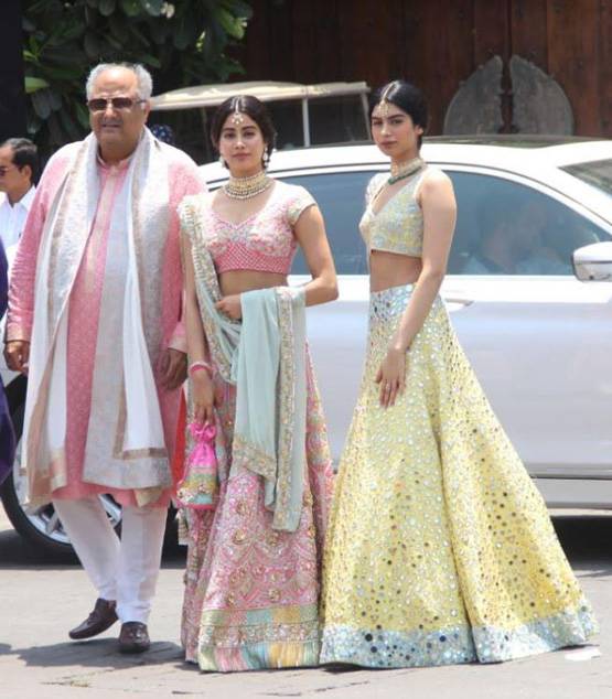 पहली फोटो: दुल्हन के लिबास में सोनम कपूर, कुछ ही सेकंड में वायरल