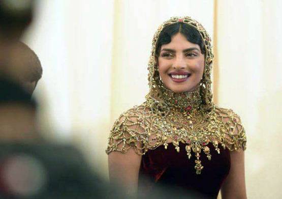 MET GALA: अपने पहनावे पर ट्रोल हुईं प्रियंका, तस्‍वीरें वायरल