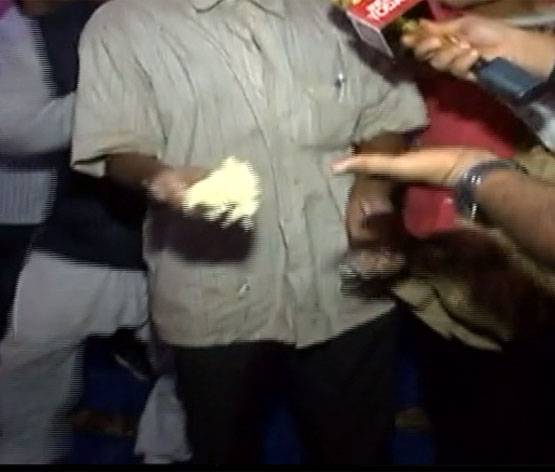 तेजप्रताप की शादी में खाने की लूट, कोल्‍डड्रिंक-आइसक्रीम पर टूटे लोग