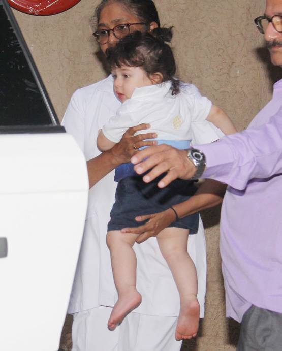 एकदम बेबी करीना की तरह लग रहे हैं तैमूर, PHOTOS