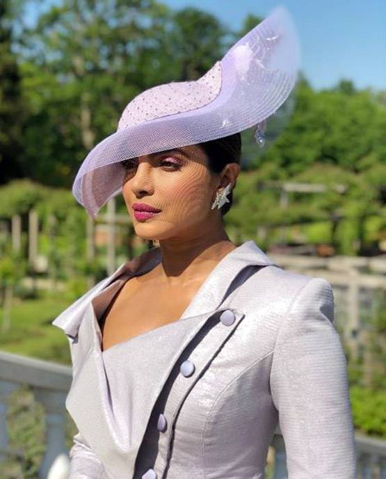 प्रिंस हैरी-मेगन की रॉयल रिसेप्शन में प्रियंका का प्रिंसेस लुक