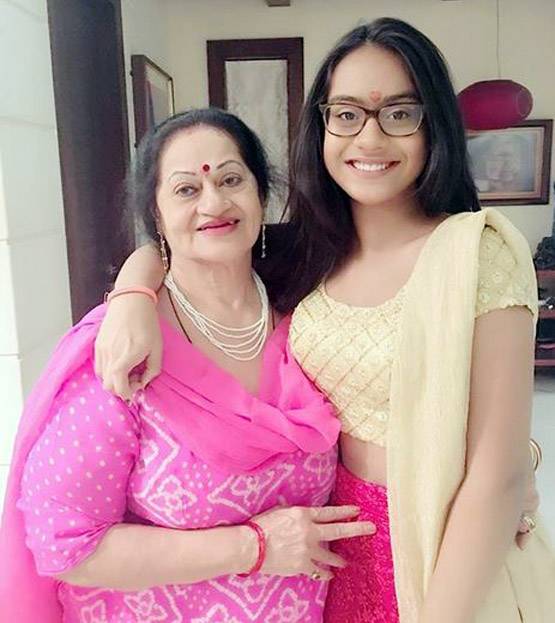 कुछ ऐसी हैं अजय-काजोल की बेटी, पढ़ाई के लिए मॉम से रहती हैं दूर