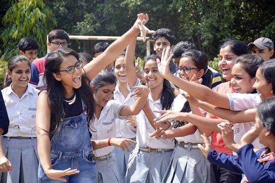 CBSE 10वीं का आया रिजल्ट, इन 8 तरीकों से देखें नतीजे
