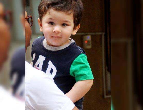 नए हेयरकट में दिखे तैमूर, मीडिया को यूं दिया पोज, PHOTOS