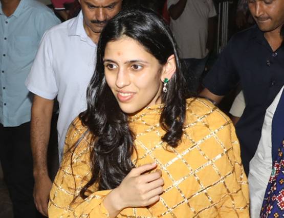 बेटे-होने वाली बहू संग बद्रीनाथ पहुंचे मुकेश अंबानी, PHOTOS