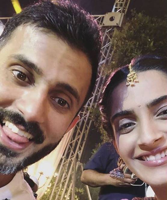 सोनम कपूर की शादी का कार्ड वायरल, देखें तस्वीरें