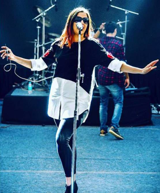 बीटेक, एमबीए भी हैं सोना महापात्रा, आमिर खान की वजह से हुईं मशहूर