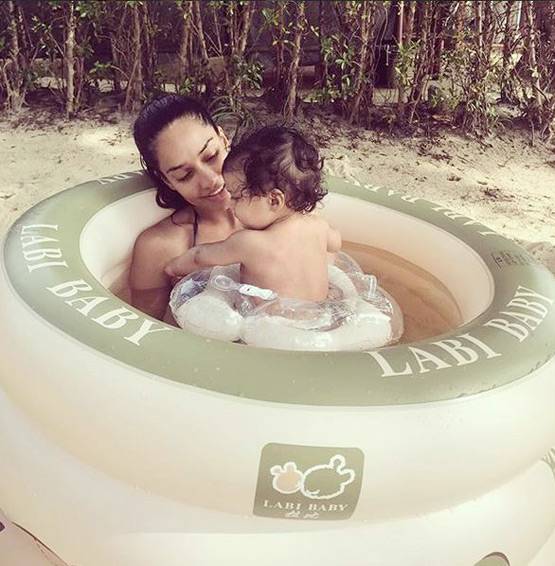 सालभर के बेटे संग लीजा ने दिया अंडरवॉटर पोज तो मिली ये सलाह