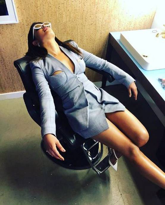 बीच बेड पर मोनॉकनी में प्रियंका, 1 घंटे में 2 लाख से ज्यादा लाइक्स