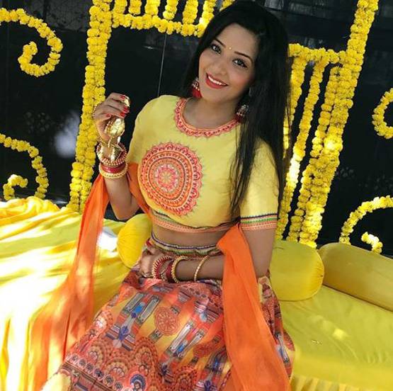 सफेद साड़ी में झूमा भाभी का बोल्ड डांस, बंगाली वेब सीरीज में मोनालिसा