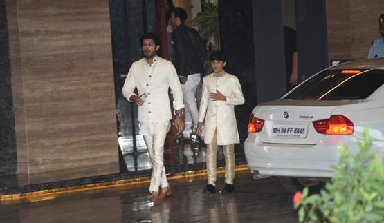 PHOTOS: सोनम के संगीत में लहंगे में पहुंचीं बहनें, ऐसी आईं नजर