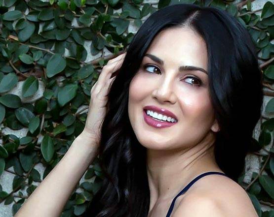 सनी ने लिया था उस बेबी को गोद, जिसे 11 कपल्स ने किया था रिजेक्ट