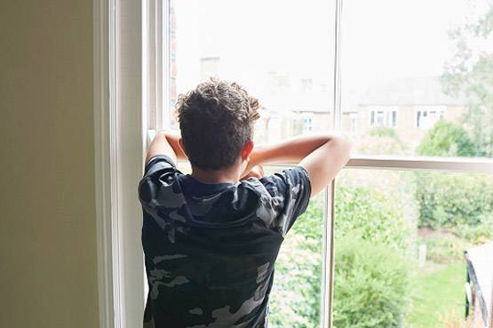 बच्चे बड़े हो जाएं तो मां-बाप भूलकर भी ना करें ये 5 गलतियां!