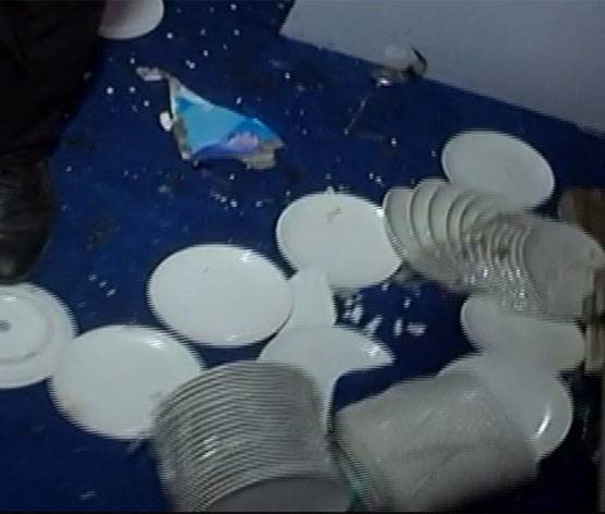 तेजप्रताप की शादी में खाने की लूट, कोल्‍डड्रिंक-आइसक्रीम पर टूटे लोग