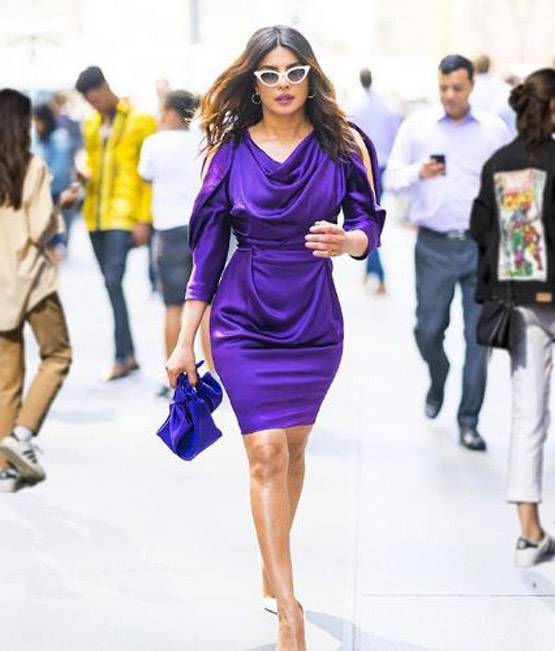 बीच बेड पर मोनॉकनी में प्रियंका, 1 घंटे में 2 लाख से ज्यादा लाइक्स