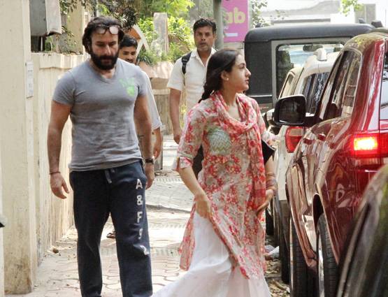 PHOTOS: पापा सैफ के साथ डायरेक्‍टर के ऑफिस पहुंचीं सारा