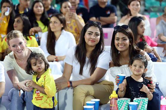 मदर्स डे: साक्षी की टू कॉपी है जीवा, IPL में छाईं ये माएं, PHOTOS