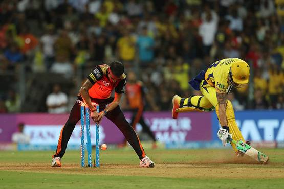 IPL: 18, 19, 20वें ओवर ने बदला पासा, विलेन से हीरो बना ये खिलाड़ी