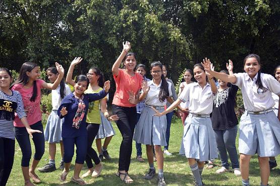 CBSE 10वीं का आया रिजल्ट, इन 8 तरीकों से देखें नतीजे