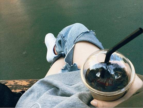 जींस के नाम पर सिर्फ जेब और कतरनें, कीमत सुन रह जाएंगे दंग