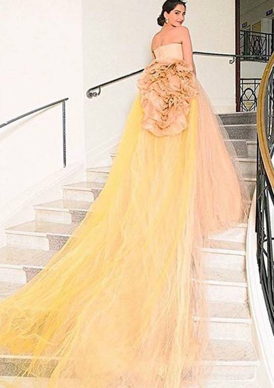 कान्स: लहंगे के बाद गाउन में सोनम, सेकेंड अपीयरेंस ने किया इंप्रेस