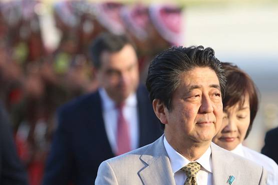 'जूते' में जापानी PM को परोसा गया शाही डिनर, इजरायल की किरकिरी