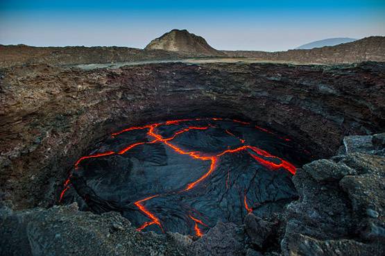 खतरनाक ज्वालामुखी को किस रहस्यमयी जीव ने बना रखा है घर!