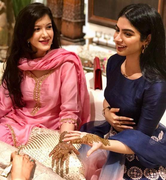 सोनम के रिसेप्शन में अख‍िलेश यादव? नेता-अभि‍नेता गेस्ट लिस्ट में