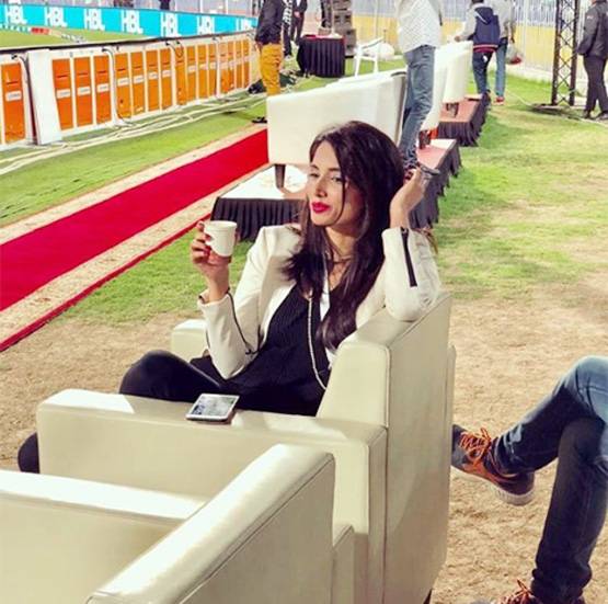 IPL: PAK की ये खूबसूरत एंकर है इस भारतीय बल्‍लेबाज पर फिदा