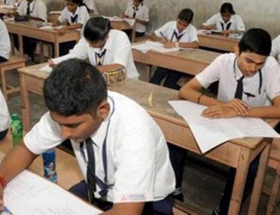 कॉलेज पेपर में छात्रों ने लिखे भजन, गर्लफ्रेंड का भी बताया डर