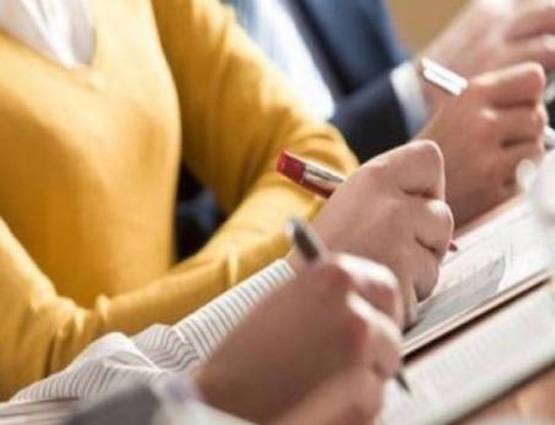 कॉलेज पेपर में छात्रों ने लिखे भजन, गर्लफ्रेंड का भी बताया डर