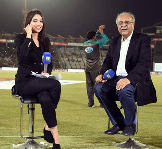 IPL: PAK की ये खूबसूरत एंकर है इस भारतीय बल्‍लेबाज पर फिदा