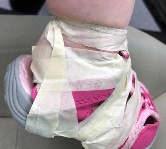 बच्ची को डे केयर में छोड़कर आई थी मां, हालत देख रह गई हैरान