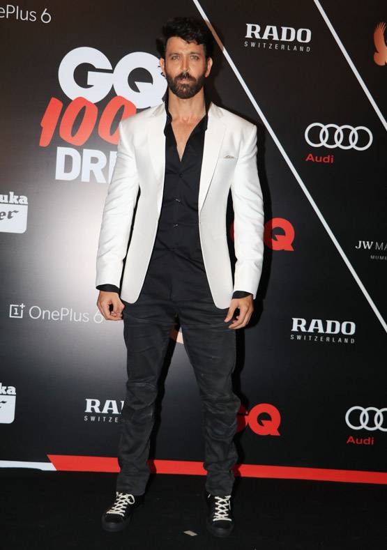 GQ इवेंट में छाया दीपिका-ऋतिक का ब्लैक एंड व्हाइट लुक, PHOTOS