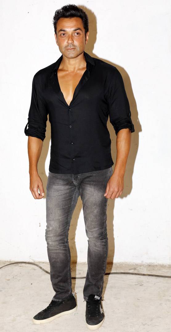 PHOTOS: जैकलीन-बॉबी देओल संग सलमान ने किया रेस 3 का  प्रमोशन