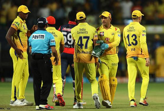 IPL: धोनी ने मारा दूसरा सबसे लंबा छक्‍का, ये बल्‍लेबाज है आगे