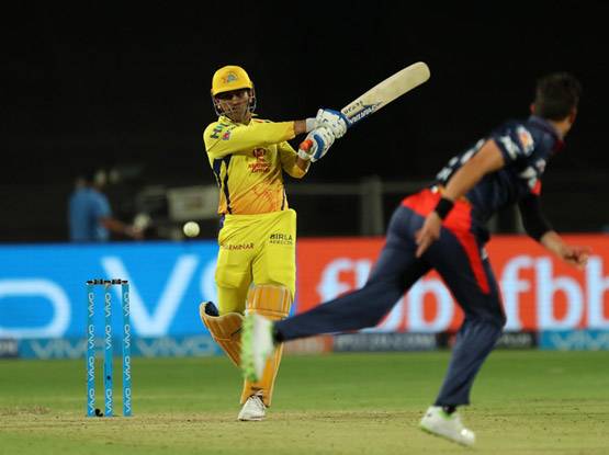 IPL: धोनी ने मारा दूसरा सबसे लंबा छक्‍का, ये बल्‍लेबाज है आगे