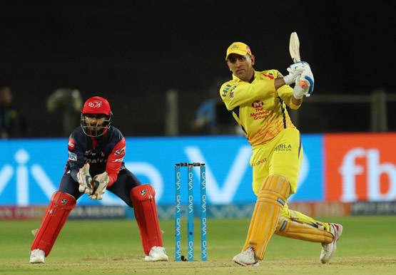 IPL: धोनी ने मारा दूसरा सबसे लंबा छक्‍का, ये बल्‍लेबाज है आगे