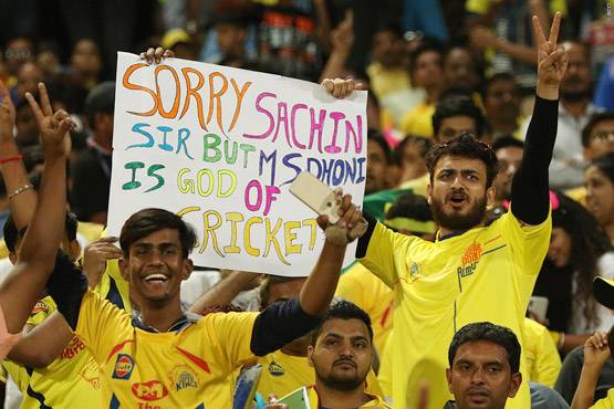 IPL: धोनी ने मारा दूसरा सबसे लंबा छक्‍का, ये बल्‍लेबाज है आगे