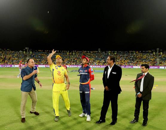 IPL: धोनी ने मारा दूसरा सबसे लंबा छक्‍का, ये बल्‍लेबाज है आगे