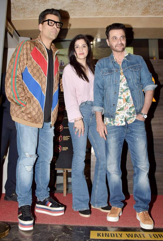 पति आनंद के साथ वीरे दी वेड‍िंग की स्पेशल स्क्रीन‍िंग में पहुंची सोनम