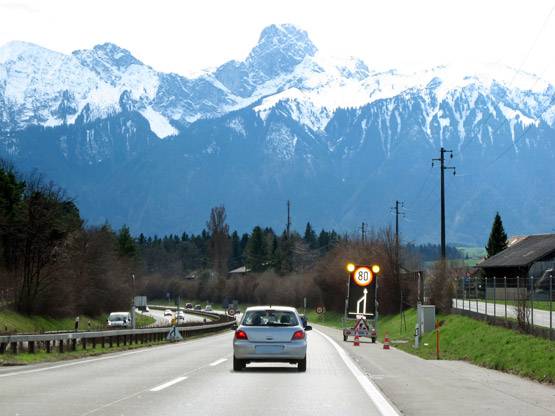 भारत के लाइसेंस से इन 8 देशों में चला सकते हैं गाड़ी!