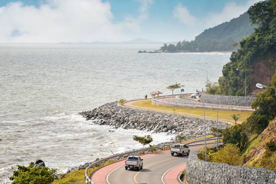 भारत के लाइसेंस से इन 8 देशों में चला सकते हैं गाड़ी!