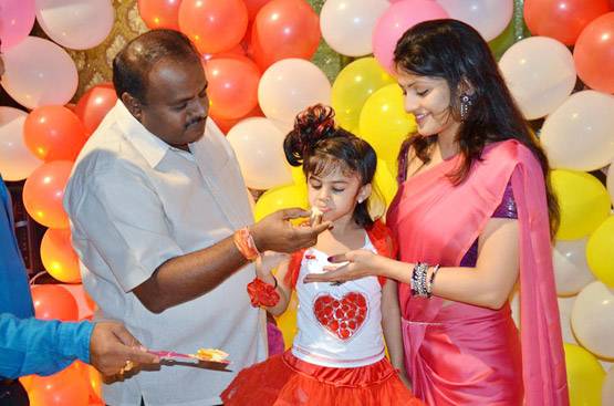 क्या एचडी कुमारस्वामी की हैं दो पत्नियां? हाईकोर्ट भी गया था केस