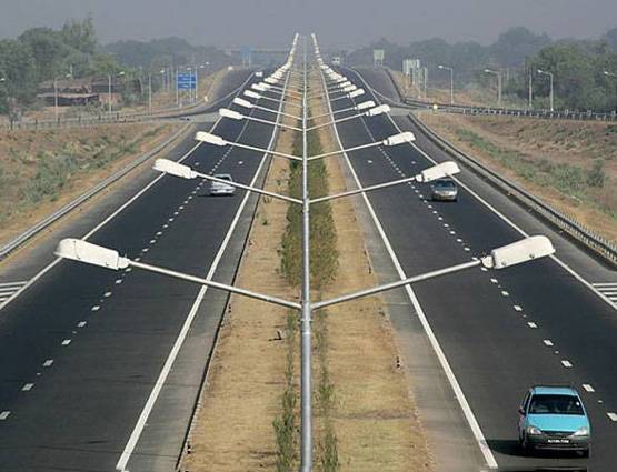 हाईवे से जब भी करें सफर, हमेशा पास रखें ये टोल फ्री नंबर