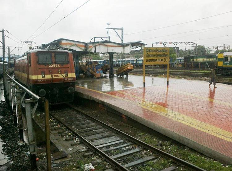 ये हैं देश के 10 सबसे गंदे रेलवे स्टेशन, लिस्ट में वाराणसी भी शामिल