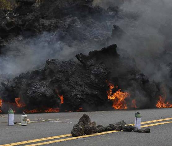हवाई में ज्‍वालामुखी से तबाही, लेकिन अजीब हैं यहां की मान्यताएं